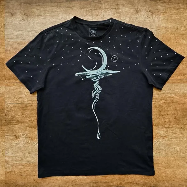 REVOQ Crescent Moon 01